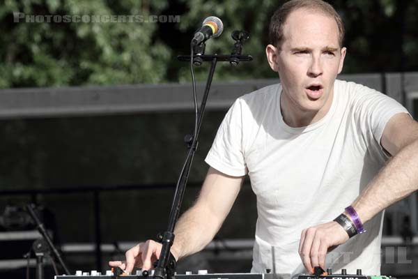 CARIBOU - 2011-05-28 - PARIS - Parc de la Villette - Daniel Victor Snaith